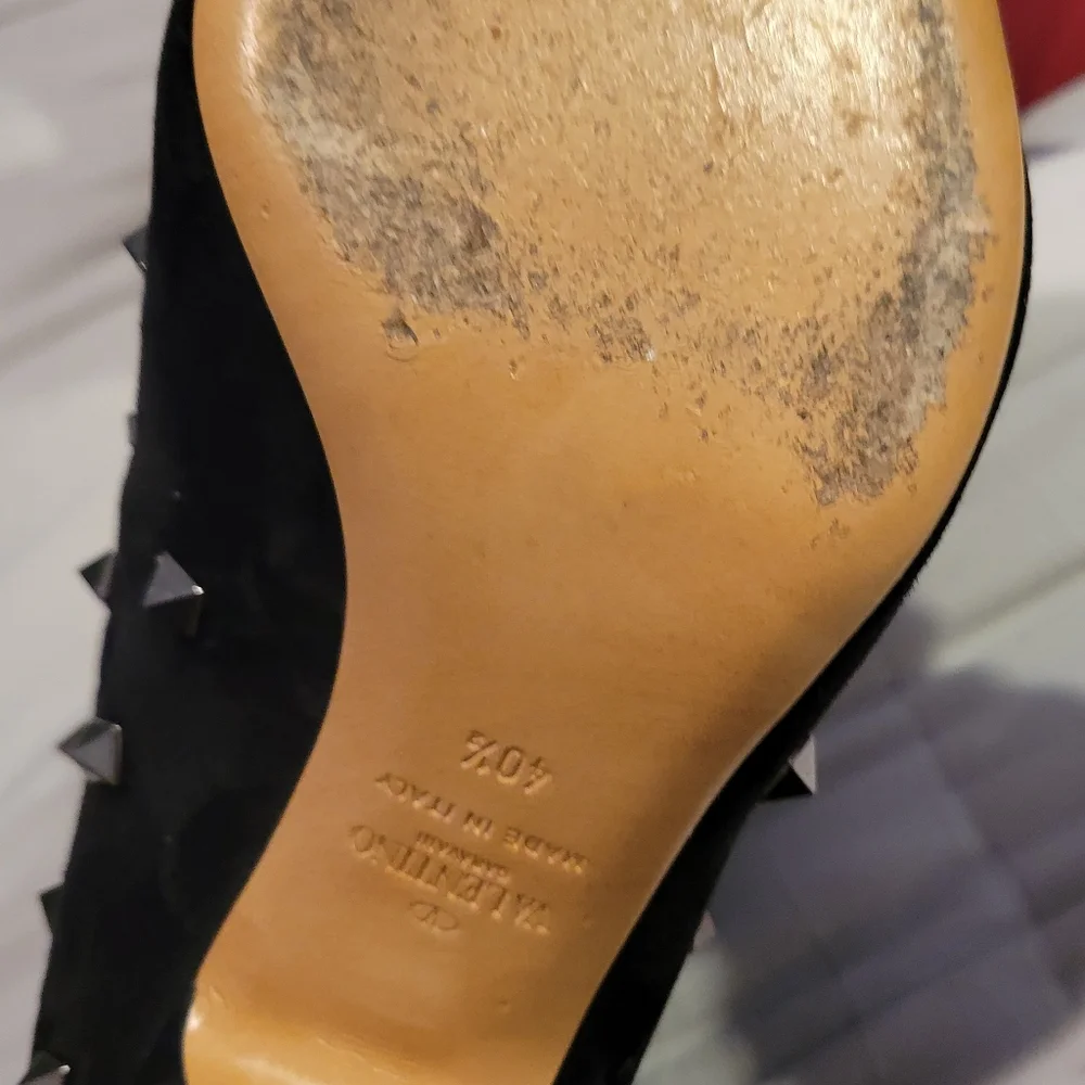 Authentic Valentino Garavani All-over Rockstud suede pointy booties - Picture 8 of 9